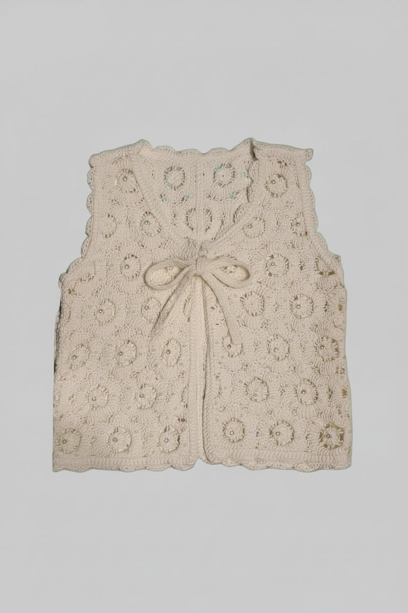 Knitted fabric with a pattern on a textured surface